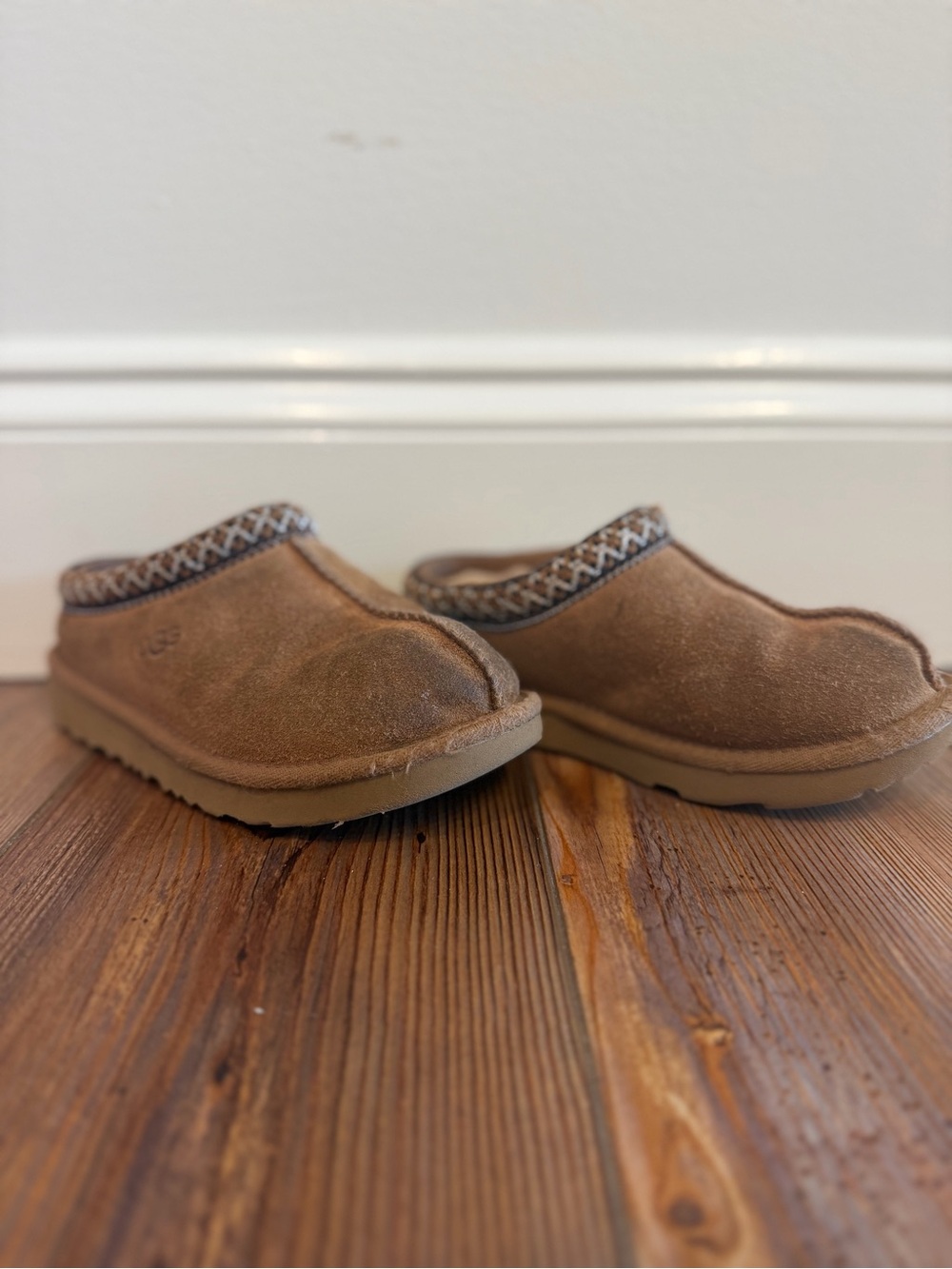 UGG Tazman Slippers Size 11c